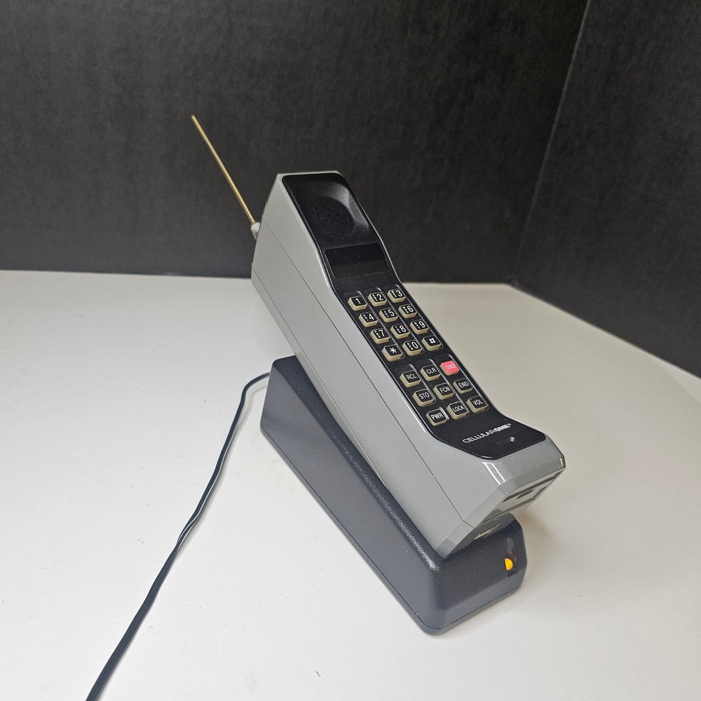 Vintage Motorola DynaTAC 8000M Brick Phone Mobile Cell Phone with Charging Base
